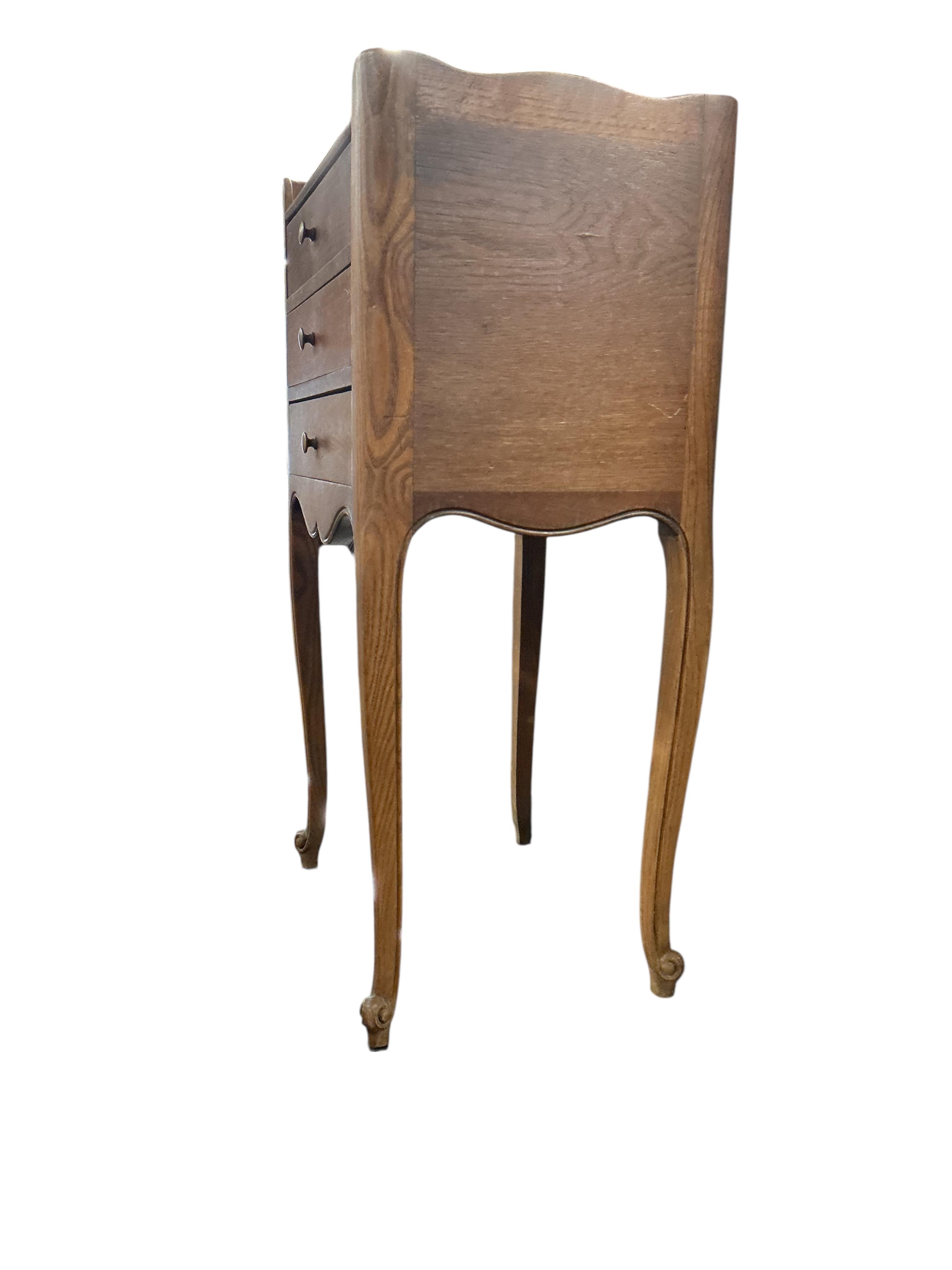 An early 20th century French oak tray top bedside chest, width 43cm, depth 32cm, height 77cm